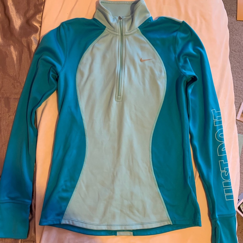 Woman’s Nike Dry-fit Long sleeve